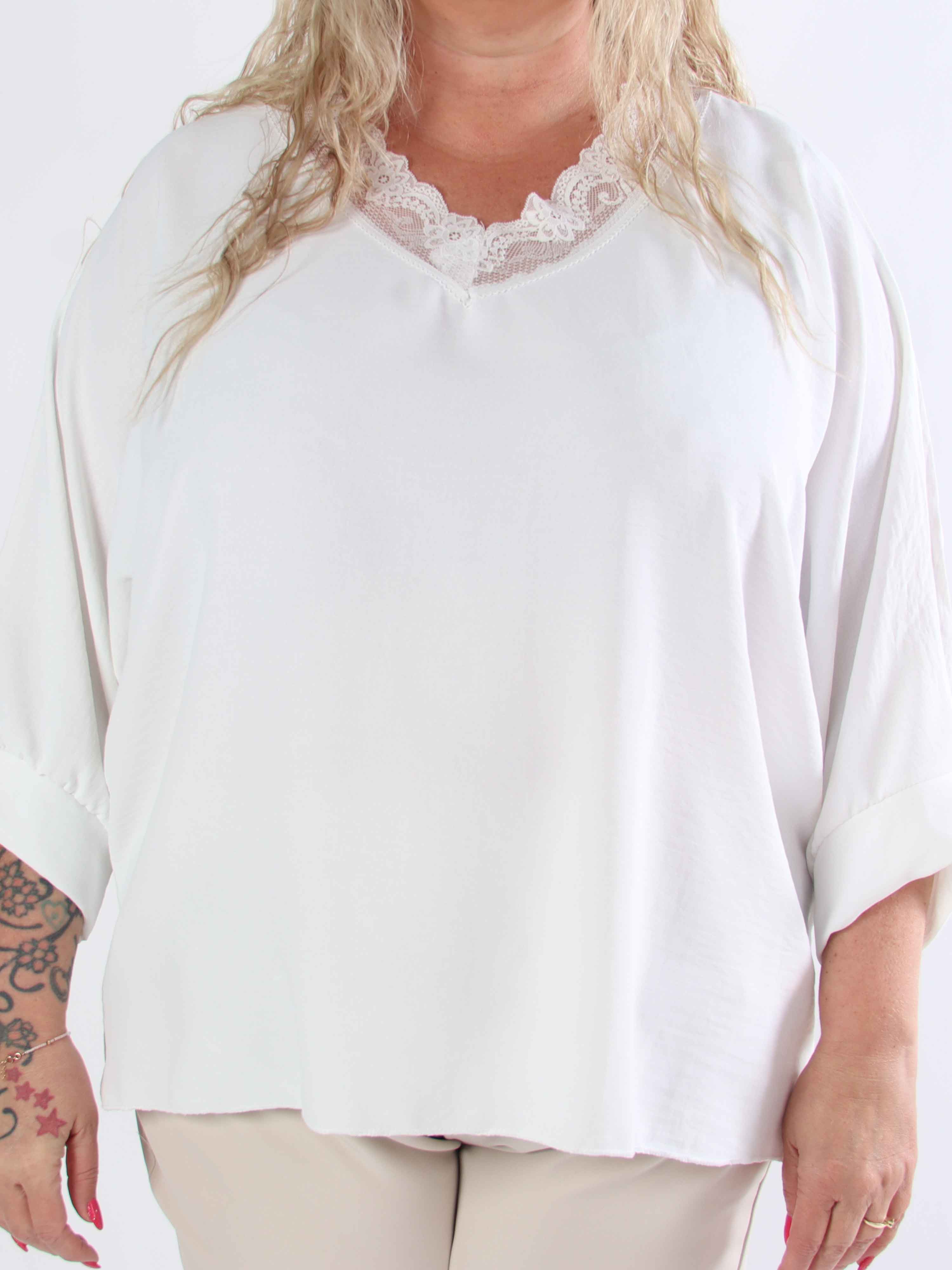 Leonora - Plus size tunika med flagermusærmer og blonde